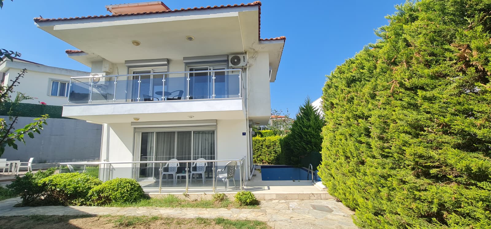 KUŞADASI YAVANSU MEVKİİNDE MÜSTAKİL 3+1 VİLLA.
